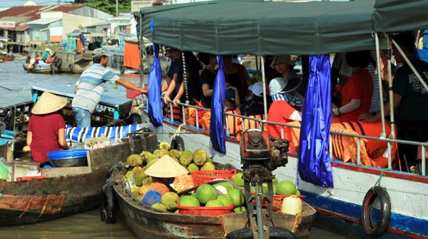 Floating market in Can Tho