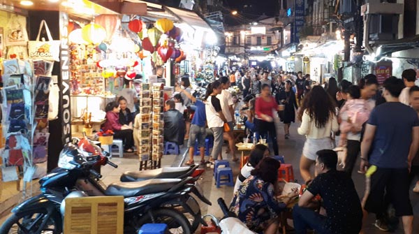 Night market in hanoi
