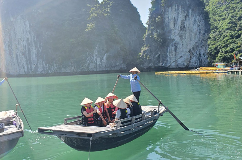 Boating in the Fishing Villages of Ha Long Bay