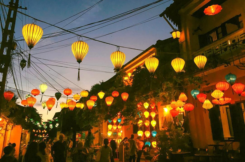 Strolling and Checking In at the Lantern Streets