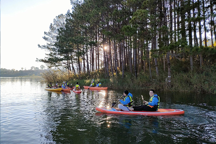 Kayaking at Tuyen Lam Lake