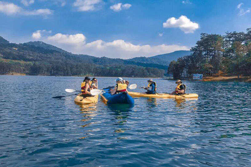 Kayaking at Tuyen Lam Lake