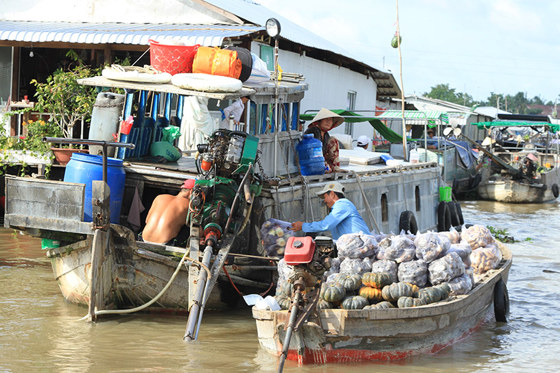 Floating market, Mekong Delta